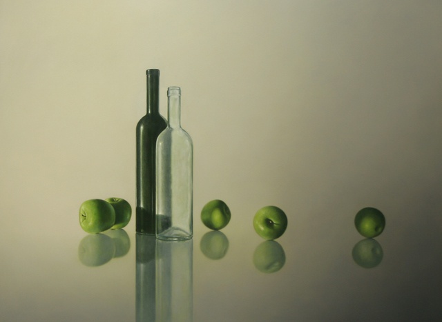 Hoofdfoto Donkere en transparante fles met vijf appels